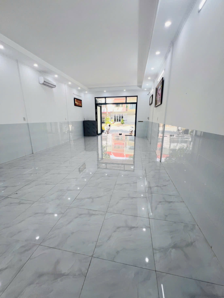 Cho thuê nhà mặt tiền đường chính Trần Văn Trà - KDC Hưng Phú